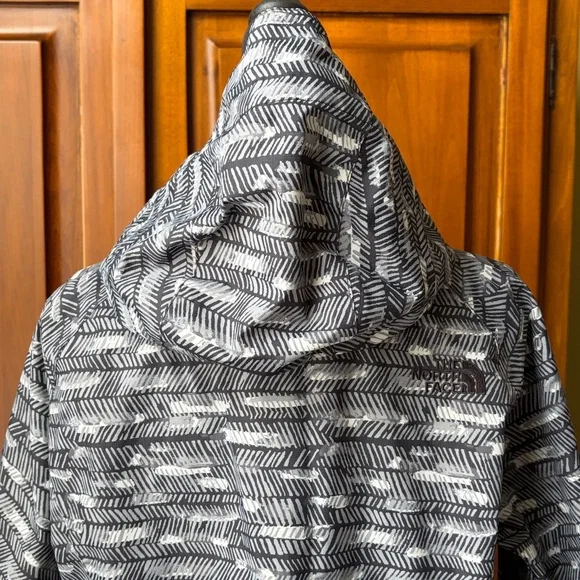 Ladies The North Face Rain Jacket - Picture 9 of 12